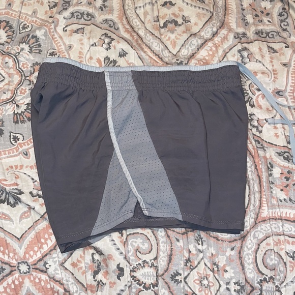 Grey Nike running shorts - Picture 4 of 4
